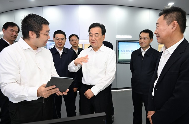 信長星在蘇州調研時強調 全面實施&ldquo;人工智能+&rdquo;行動 著力培育壯大新興產業(yè)和未來產業(yè)